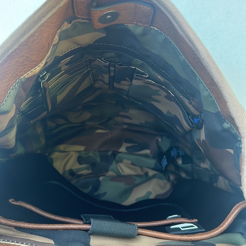 New AUTHENTIC GUESS Cargo /Military Leather Backpack - Picture 12 of 15